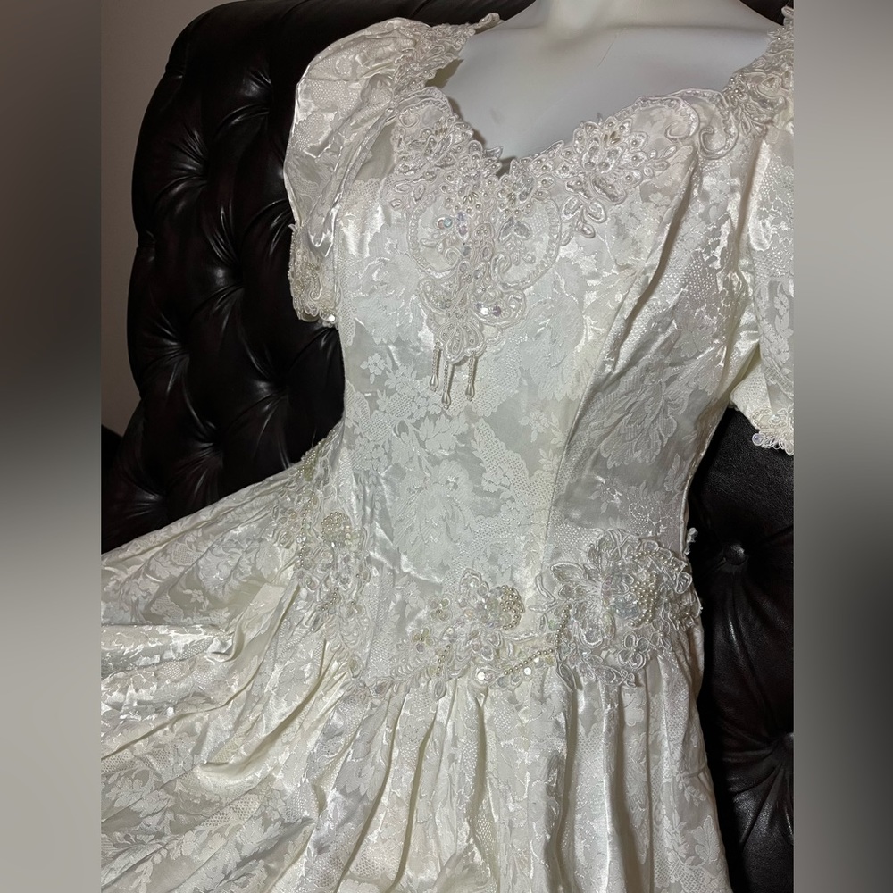 Vintage Wedding Dress. Sz 11/12.